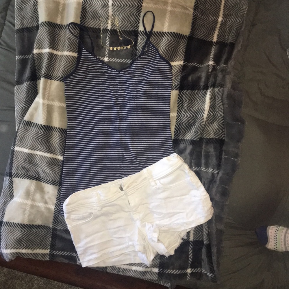 White hollister shorts. Size 00